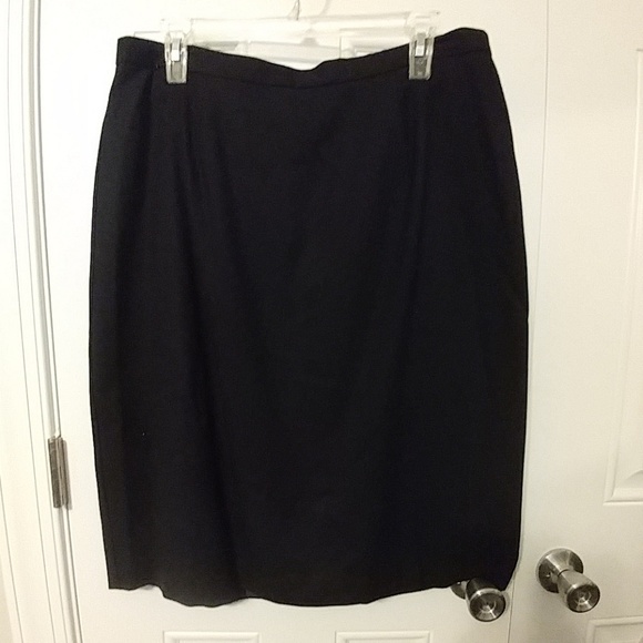 Black wool 2 piece suit w faux fur collar, skirt - Picture 3 of 8